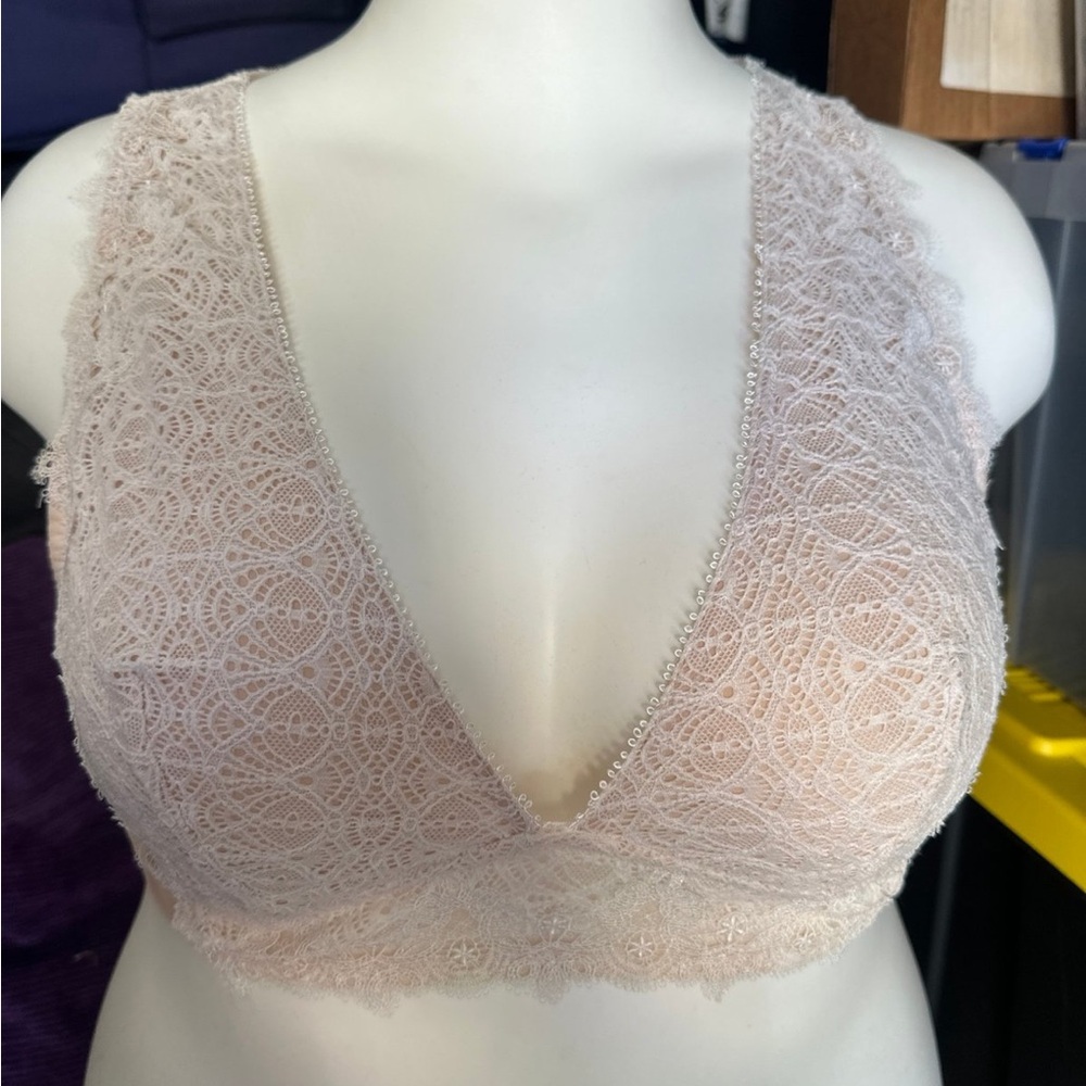 VIctoria’s Secret Lace Bralette in Cream